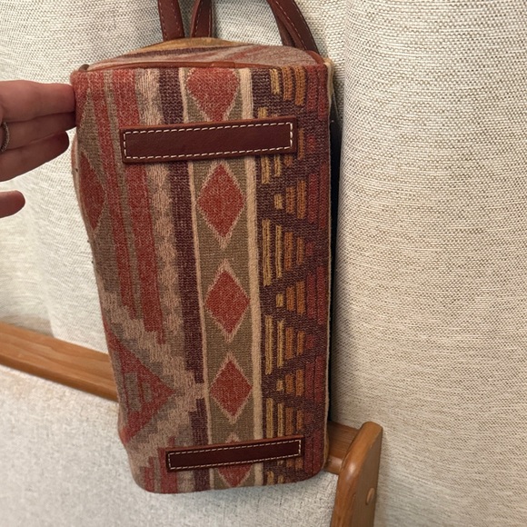 Classic Pendleton Brown and Tan Women's Bag - Picture 8 of 15